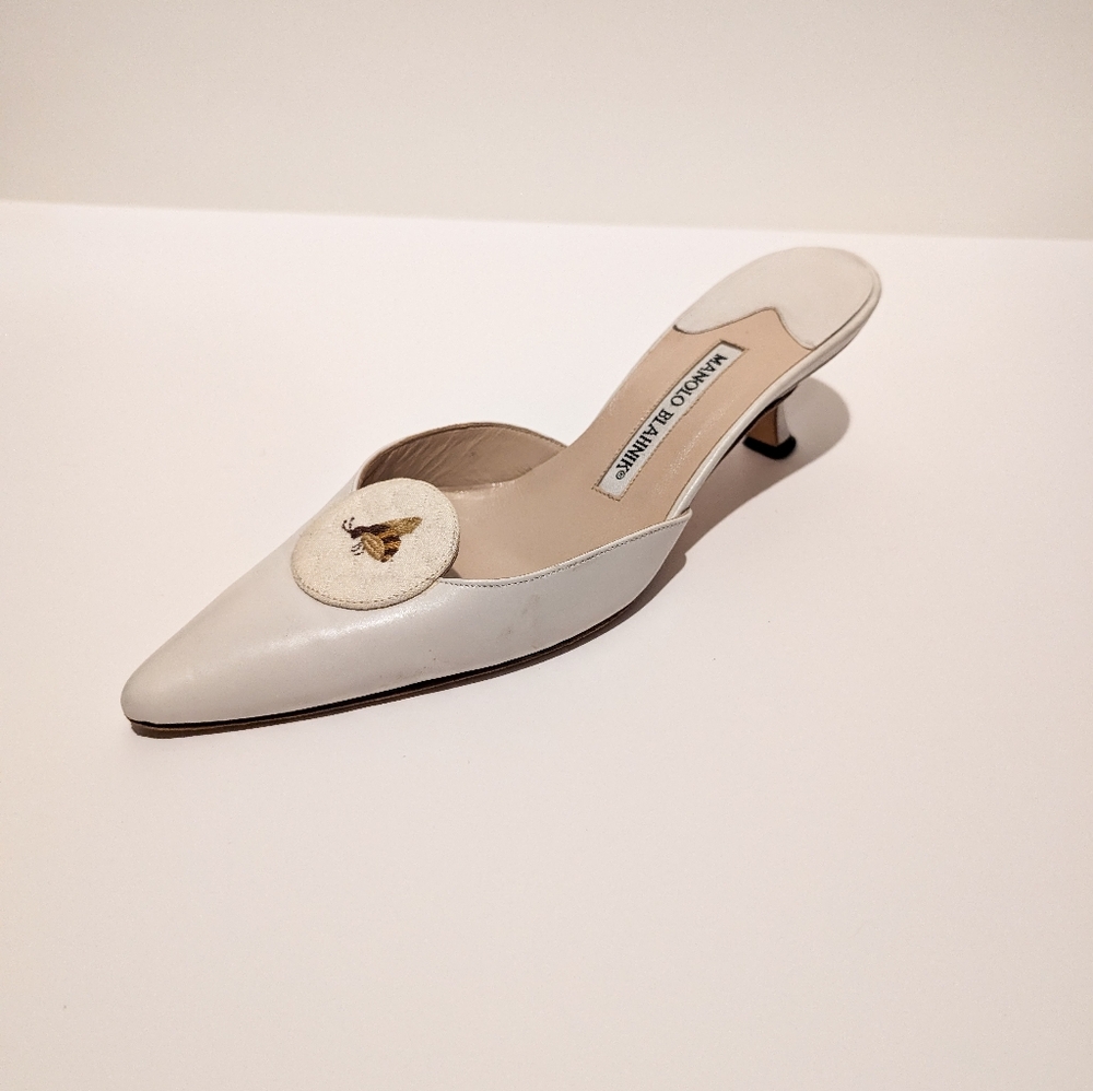 Vintage Bee Embroidered Manolo Blahnik White Heels